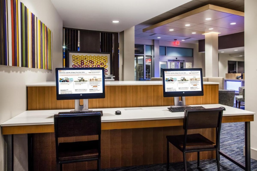 Holiday Inn Express Queensbury - Lake George Area Image 11