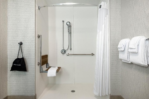 Holiday Inn Express Queensbury - Lake George Area image 7